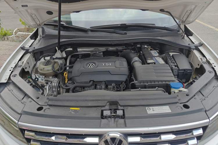 Used Volkswagen Tiguan L 2017 330TSI Automatic Two-Wheel Drive Luxury Edition Engine Bay