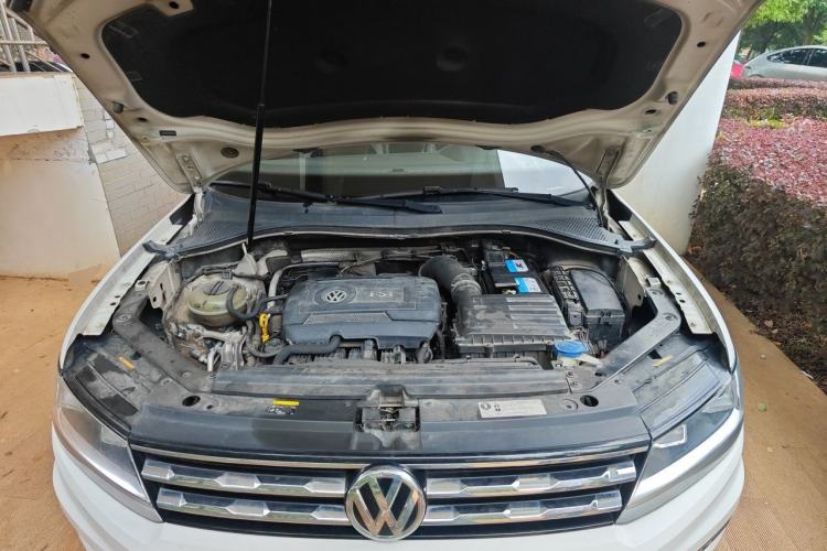 Used Volkswagen Tiguan L 2017 330TSI Automatic Two-Wheel Drive Luxury Edition Engine Bay