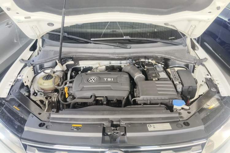 Used Volkswagen Tiguan L 2017 330TSI Automatic Two-Wheel Drive Luxury Edition Engine Bay
