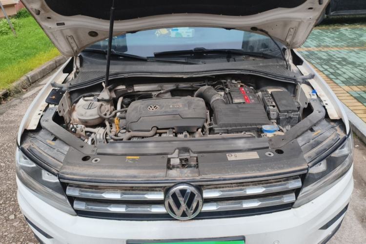 Used Volkswagen Tiguan L 2017 330TSI Automatic Two-Wheel Drive Luxury Edition Engine Bay