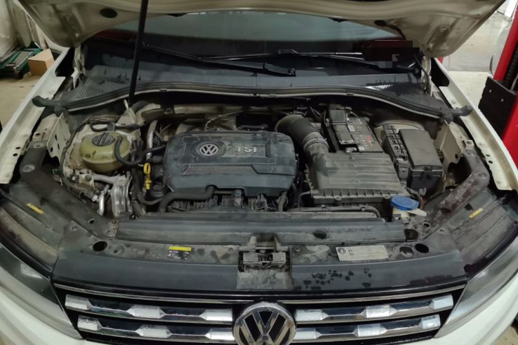 Used Volkswagen Tiguan L 2017 330TSI Automatic Two-Wheel Drive Luxury Edition Engine Bay