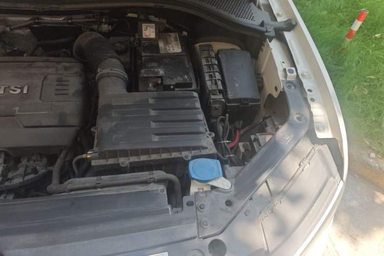 Used Volkswagen Tiguan L 2017 380TSI Automatic All-Wheel-Drive Luxury Edition Engine Bay Left