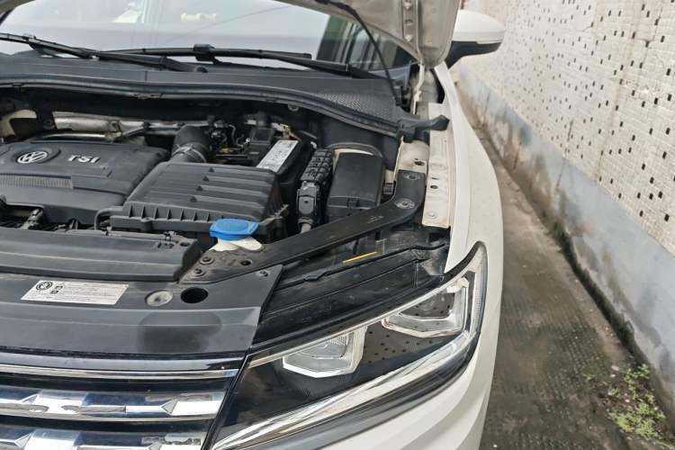 Used Volkswagen Tiguan L 2017 330TSI Automatic Two-Wheel Drive Luxury Edition Engine Bay Left