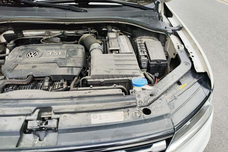 Used Volkswagen Tiguan L 2017 330TSI Automatic Two-Wheel Drive Luxury Edition Engine Bay Left