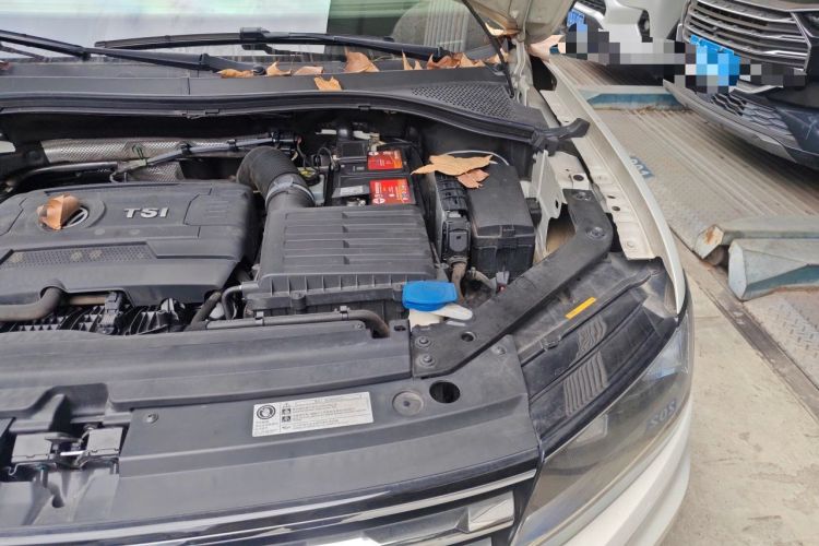 Used Volkswagen Tiguan L 2017 330TSI Automatic Two-Wheel Drive Luxury Edition Engine Bay Left