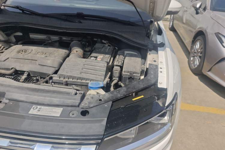 Used Volkswagen Tiguan L 2017 330TSI Automatic Two-Wheel Drive Luxury Edition Engine Bay Left