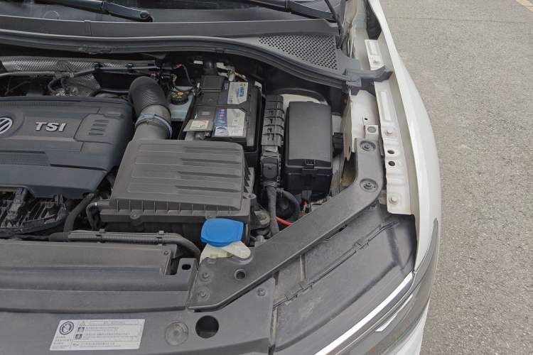 Used Volkswagen Tiguan L 2017 330TSI Automatic Two-Wheel Drive Luxury Edition Engine Bay Left