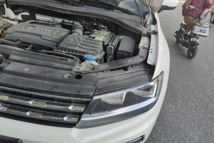 Used Volkswagen Tiguan L 2017 330TSI Automatic Two-Wheel Drive Luxury Edition Engine Bay Left