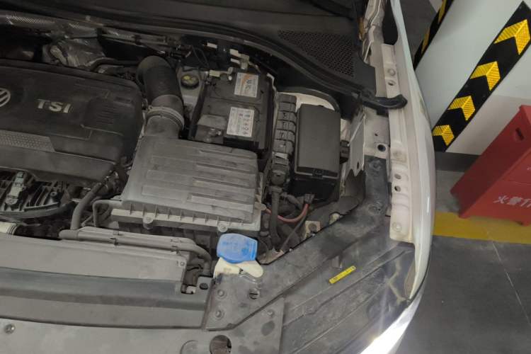 Used Volkswagen Tiguan L 2017 330TSI Automatic Two-Wheel Drive Luxury Edition Engine Bay Left