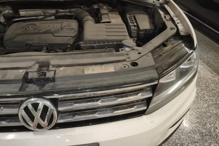 Used Volkswagen Tiguan L 2017 330TSI Automatic Two-Wheel Drive Luxury Edition Engine Bay Left