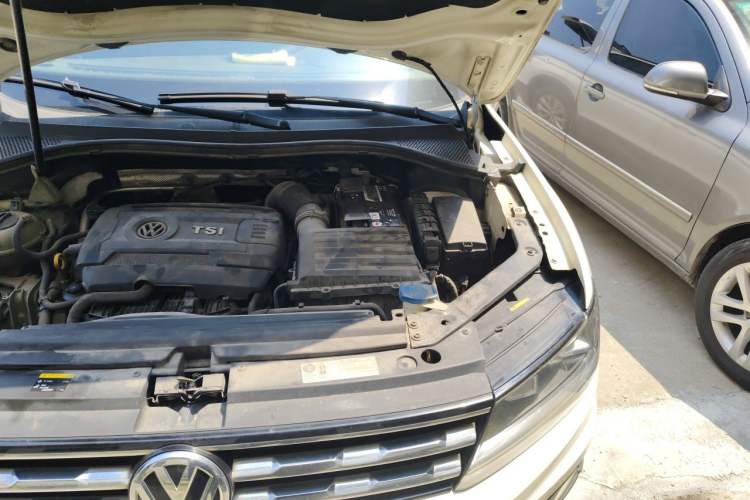 Used Volkswagen Tiguan L 2017 330TSI Automatic Two-Wheel Drive Luxury Edition Engine Bay Left