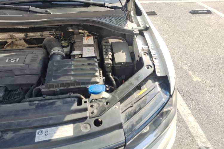 Used Volkswagen Tiguan L 2017 330TSI Automatic Two-Wheel Drive Comfort Edition Engine Bay Left
