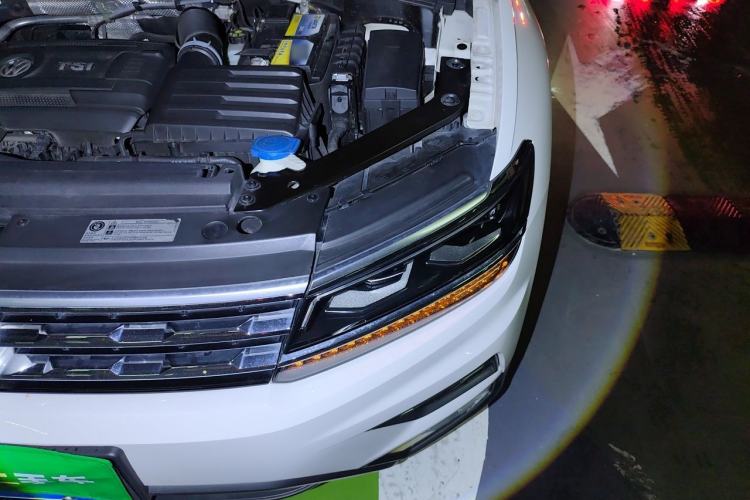 Used Volkswagen Tiguan L 2017 380TSI Automatic All-Wheel-Drive Luxury Edition Engine Bay Left