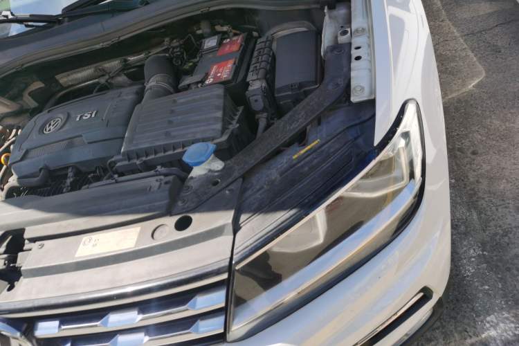 Used Volkswagen Tiguan L 2017 330TSI Automatic Two-Wheel Drive Luxury Edition Engine Bay Left