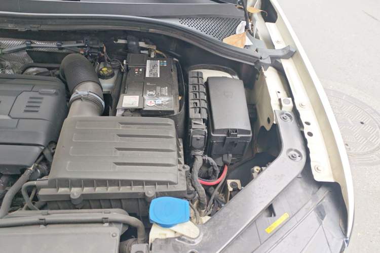Used Volkswagen Tiguan L 2017 330TSI Automatic Two-Wheel Drive Luxury Edition Engine Bay Left