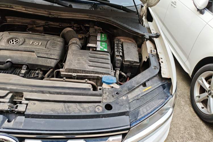 Used Volkswagen Tiguan L 2017 330TSI Automatic Two-Wheel Drive Luxury Edition Engine Bay Left
