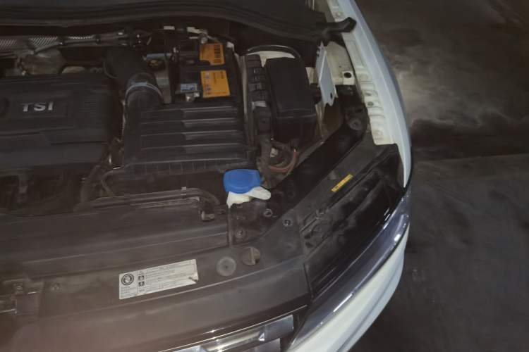Used Volkswagen Tiguan L 2017 330TSI Automatic Two-Wheel Drive Luxury Edition Engine Bay Left