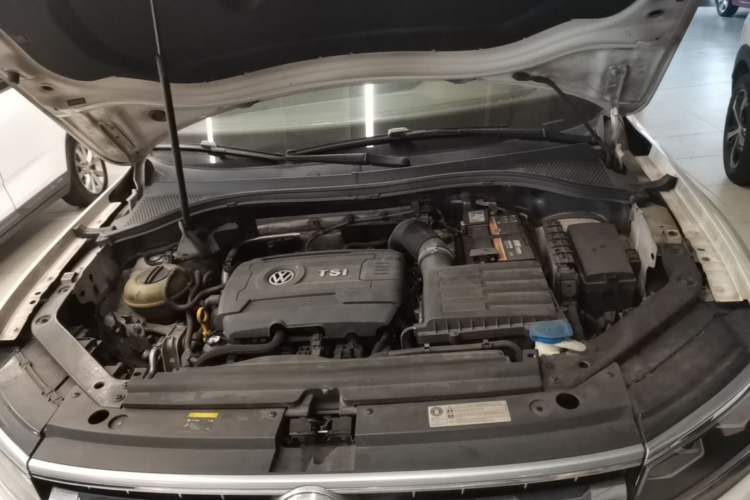 Used Volkswagen Tiguan L 2017 380TSI Automatic All-Wheel-Drive Flagship Edition Engine Bay