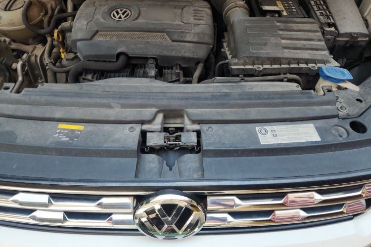 Used Volkswagen Tiguan L 2017 330TSI Automatic Two-Wheel Drive Luxury Edition Engine Bay