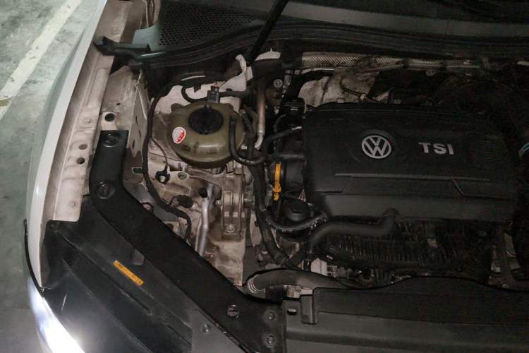 Used Volkswagen Tiguan L 2017 330TSI Automatic Two-Wheel Drive Luxury Edition Engine Bay Right