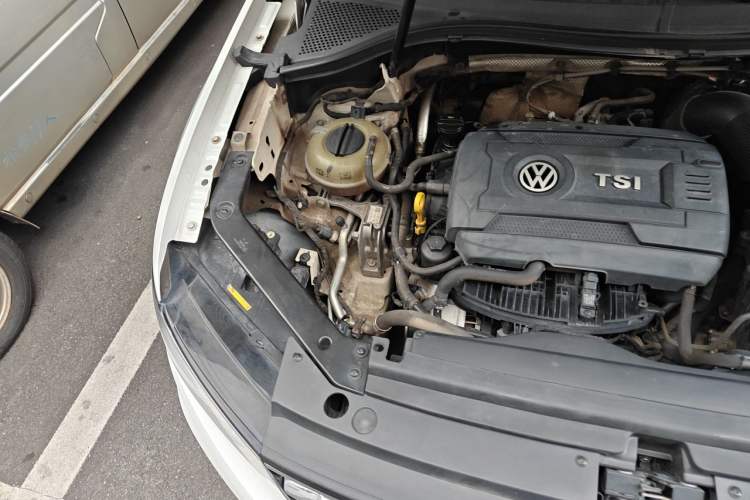 Used Volkswagen Tiguan L 2017 330TSI Automatic Two-Wheel Drive Comfort Edition Engine Bay Right