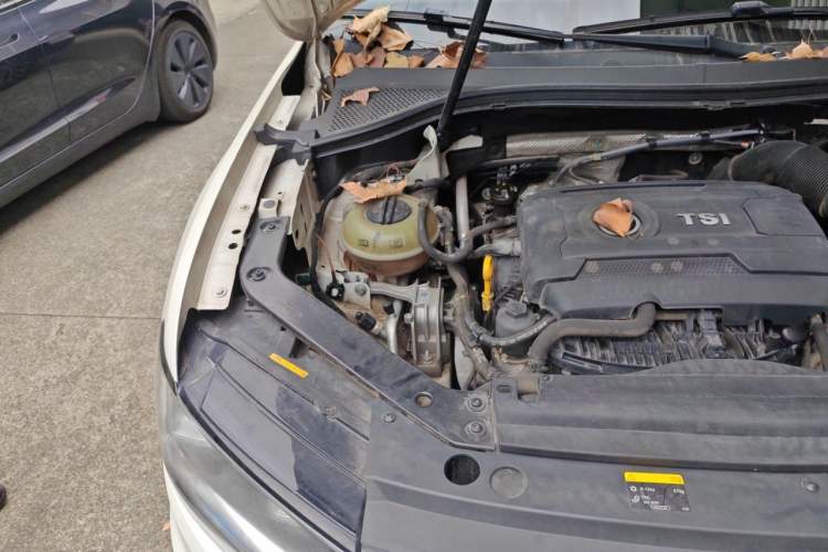 Used Volkswagen Tiguan L 2017 330TSI Automatic Two-Wheel Drive Luxury Edition Engine Bay Right