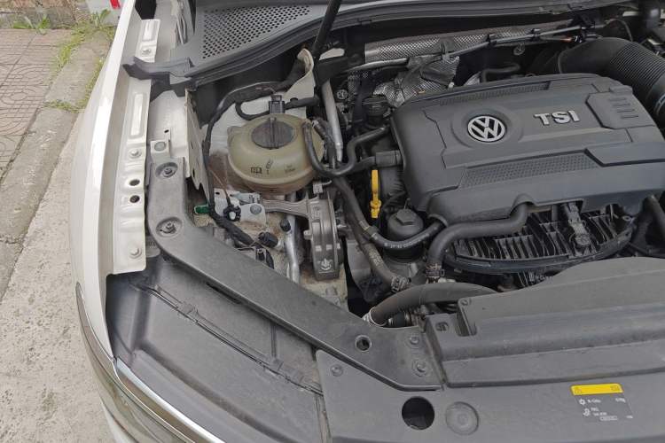 Used Volkswagen Tiguan L 2017 330TSI Automatic Two-Wheel Drive Luxury Edition Engine Bay Right