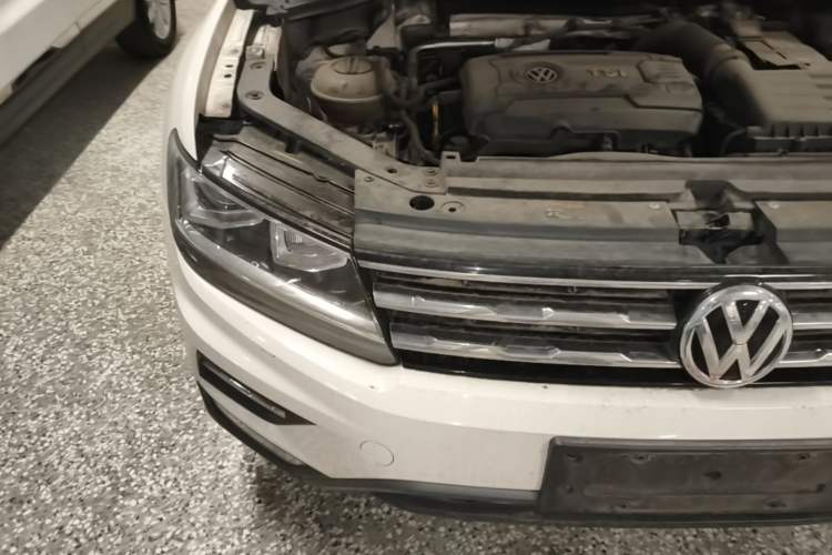 Used Volkswagen Tiguan L 2017 330TSI Automatic Two-Wheel Drive Luxury Edition Engine Bay Right