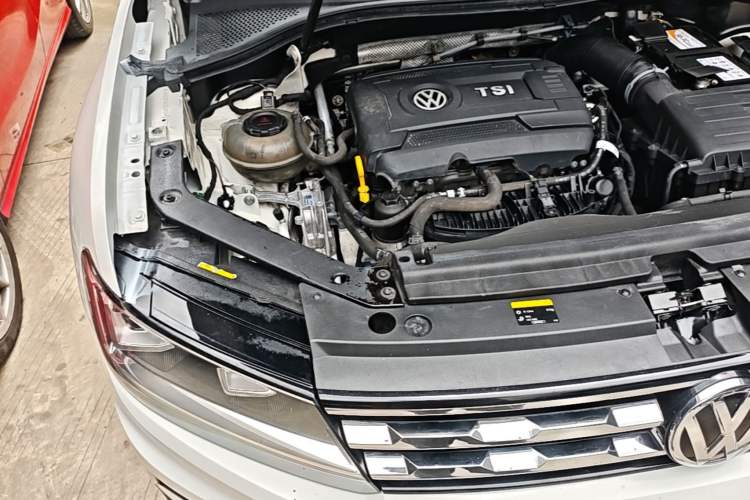 Used Volkswagen Tiguan L 2017 330TSI Automatic Two-Wheel Drive Comfort Edition Engine Bay Right