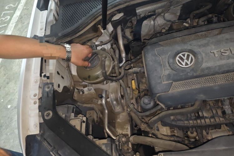 Used Volkswagen Tiguan L 2017 380TSI Automatic All-Wheel-Drive Luxury Edition Engine Bay Right