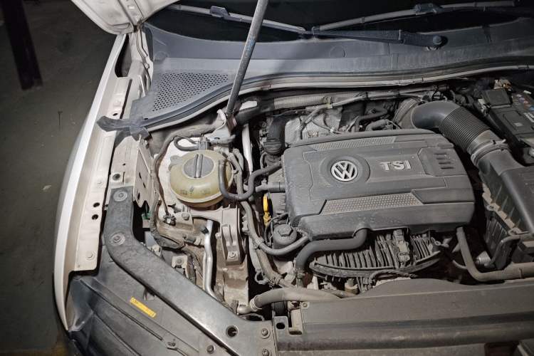 Used Volkswagen Tiguan L 2017 330TSI Automatic Two-Wheel Drive Comfort Edition Engine Bay Right