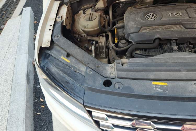 Used Volkswagen Tiguan L 2017 330TSI Automatic Two-Wheel Drive Luxury Edition Engine Bay Right