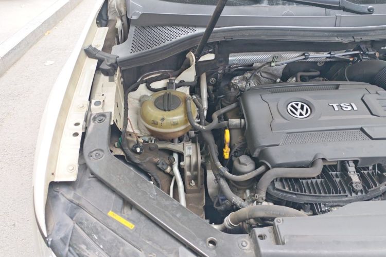 Used Volkswagen Tiguan L 2017 330TSI Automatic Two-Wheel Drive Luxury Edition Engine Bay Right