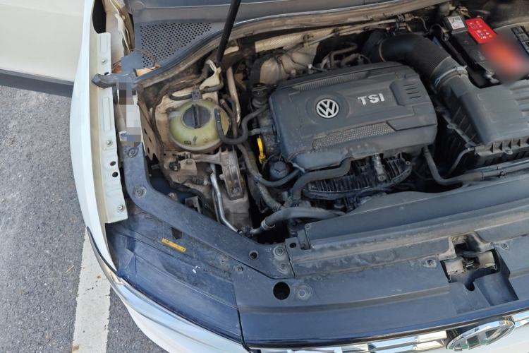 Used Volkswagen Tiguan L 2017 330TSI Automatic Two-Wheel Drive Luxury Edition Engine Bay Right
