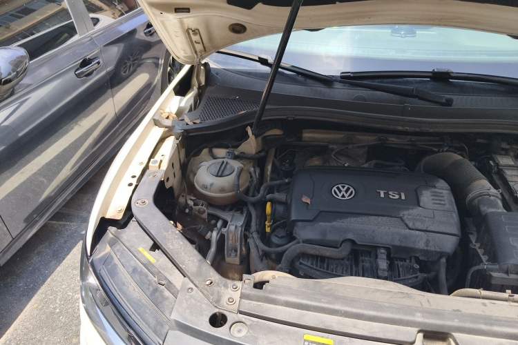 Used Volkswagen Tiguan L 2017 330TSI Automatic Two-Wheel Drive Luxury Edition Engine Bay Right
