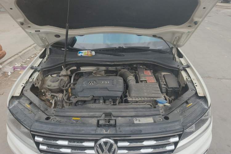 Used Volkswagen Tiguan L 2017 330TSI Automatic Two-Wheel Drive Luxury Edition Engine Bay