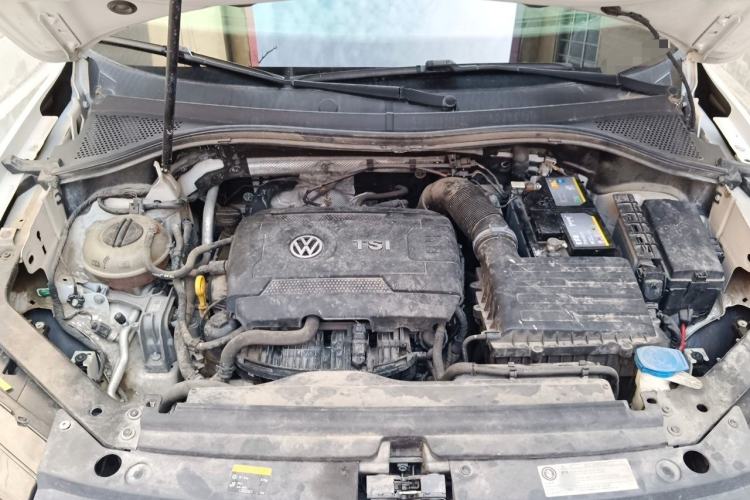 Used Volkswagen Tiguan L 2017 330TSI Automatic Two-Wheel Drive Luxury Edition Engine Bay