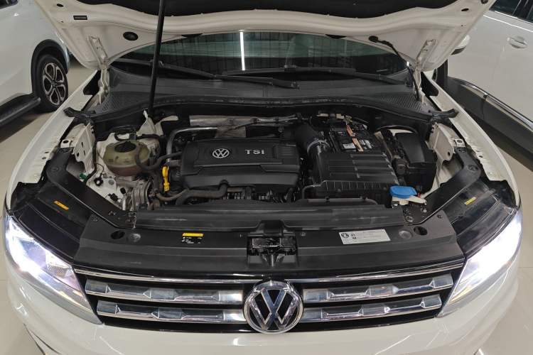 Used Volkswagen Tiguan L 2017 330TSI Automatic Two-Wheel Drive Luxury Edition Engine Bay