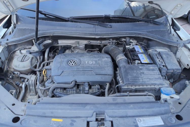 Used Volkswagen Tiguan L 2017 330TSI Automatic Two-Wheel Drive Luxury Edition Engine Bay