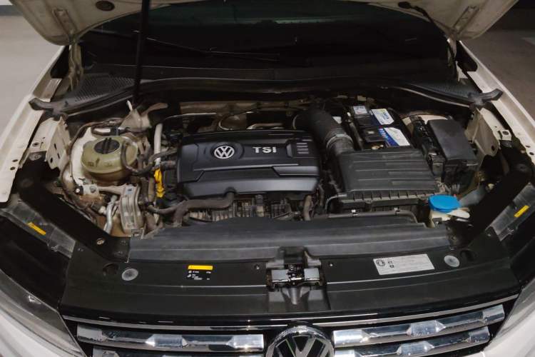 Used Volkswagen Tiguan L 2017 330TSI Automatic Two-Wheel Drive Luxury Edition Engine Bay