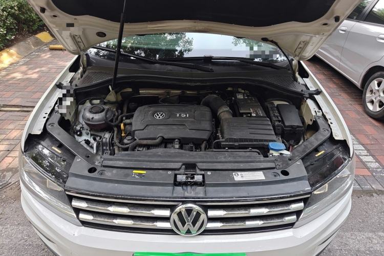 Used Volkswagen Tiguan L 2017 330TSI Automatic Two-Wheel Drive Luxury Edition Engine Bay