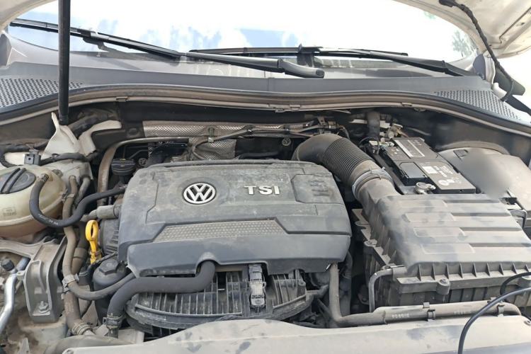 Used Volkswagen Tiguan L 2017 330TSI Automatic Two-Wheel Drive Luxury Edition Engine Bay