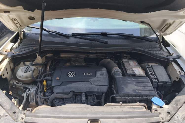 Used Volkswagen Tiguan L 2017 330TSI Automatic Two-Wheel Drive Luxury Edition Engine Bay