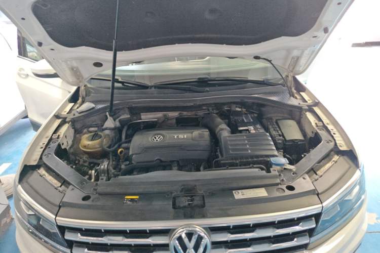 Used Volkswagen Tiguan L 2017 380TSI Automatic All-Wheel-Drive Luxury Edition Engine Bay