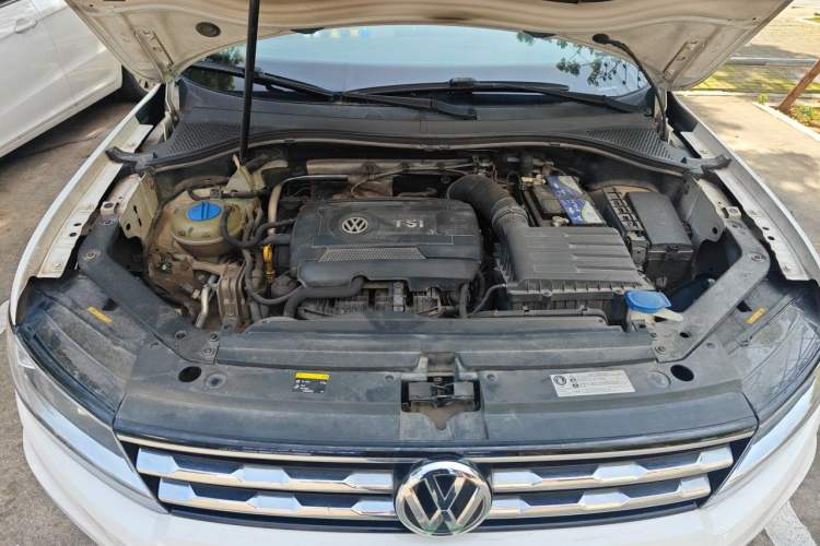 Used Volkswagen Tiguan L 2017 330TSI Automatic Two-Wheel Drive Luxury Edition Engine Bay