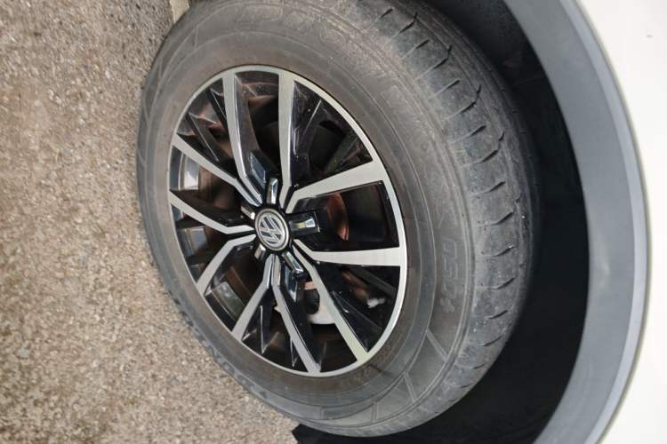 Used Volkswagen Tiguan L 2017 330TSI Automatic Two-Wheel Drive Luxury Edition Exterior 1
