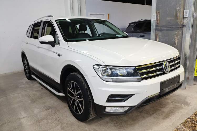Used Volkswagen Tiguan L 2017 330TSI Automatic Two-Wheel Drive Luxury Edition Exterior 1