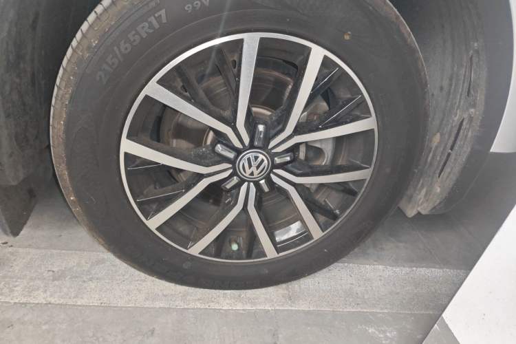 Used Volkswagen Tiguan L 2017 330TSI Automatic Two-Wheel Drive Comfort Edition Exterior 1