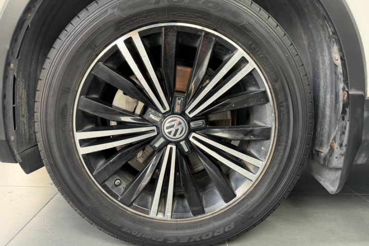 Used Volkswagen Tiguan L 2017 380TSI Automatic All-Wheel-Drive Luxury Edition Exterior 1