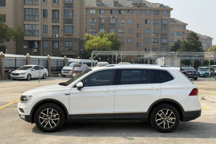 Used Volkswagen Tiguan L 2017 330TSI Automatic Two-Wheel Drive Luxury Edition Exterior 12